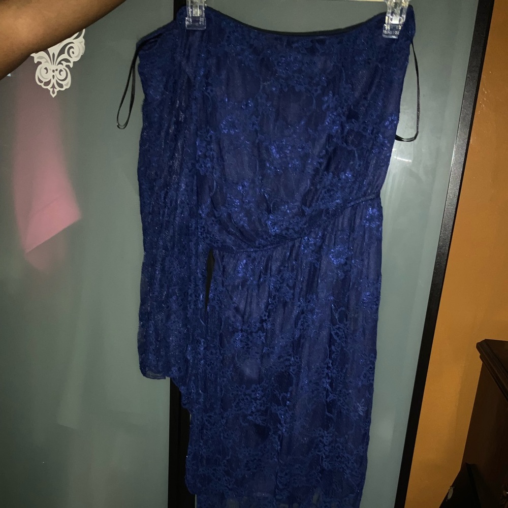 Short blue one shoulder laced dress with glitter
